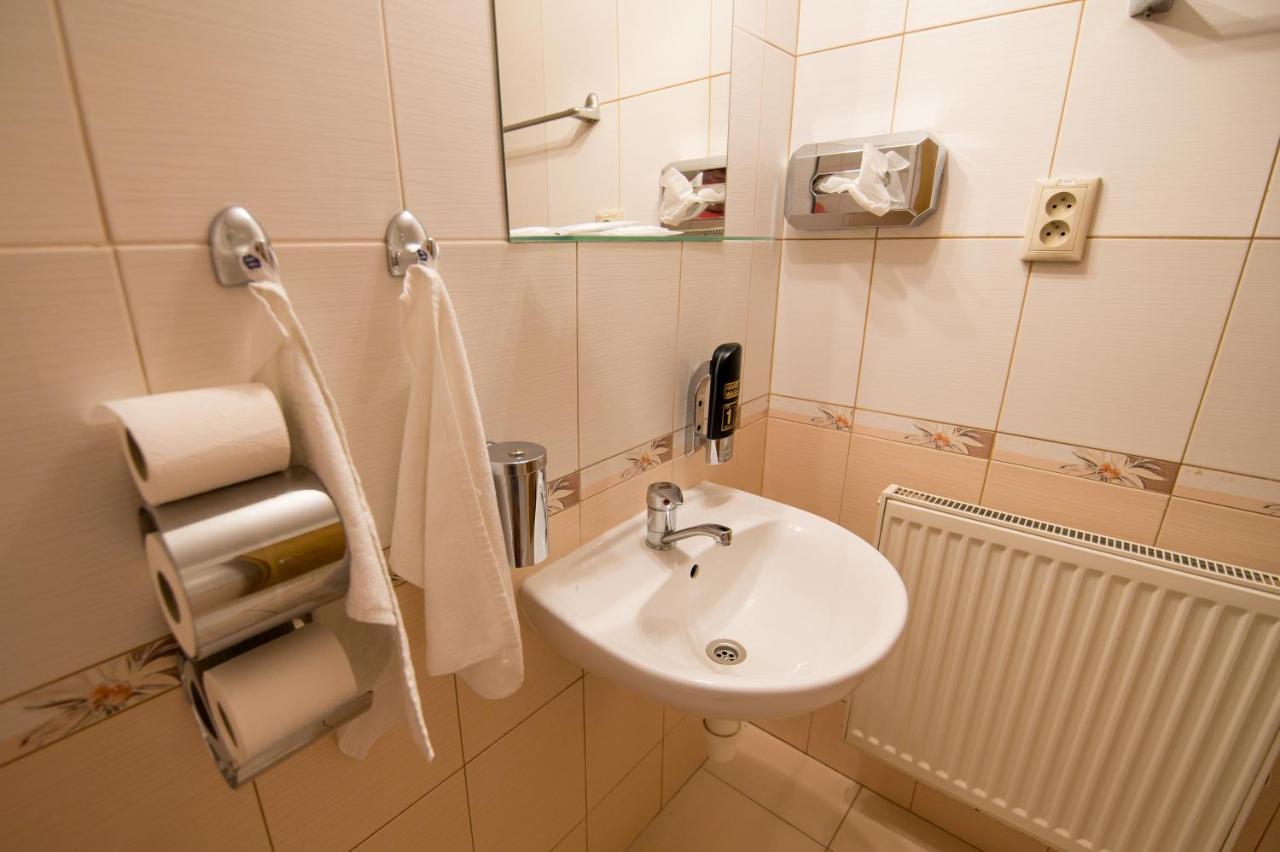 Hotel Clavis Lucenec Ngoại thất bức ảnh
