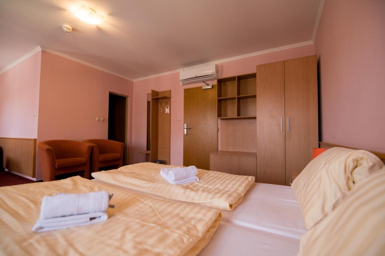 Hotel Clavis Lucenec Ngoại thất bức ảnh