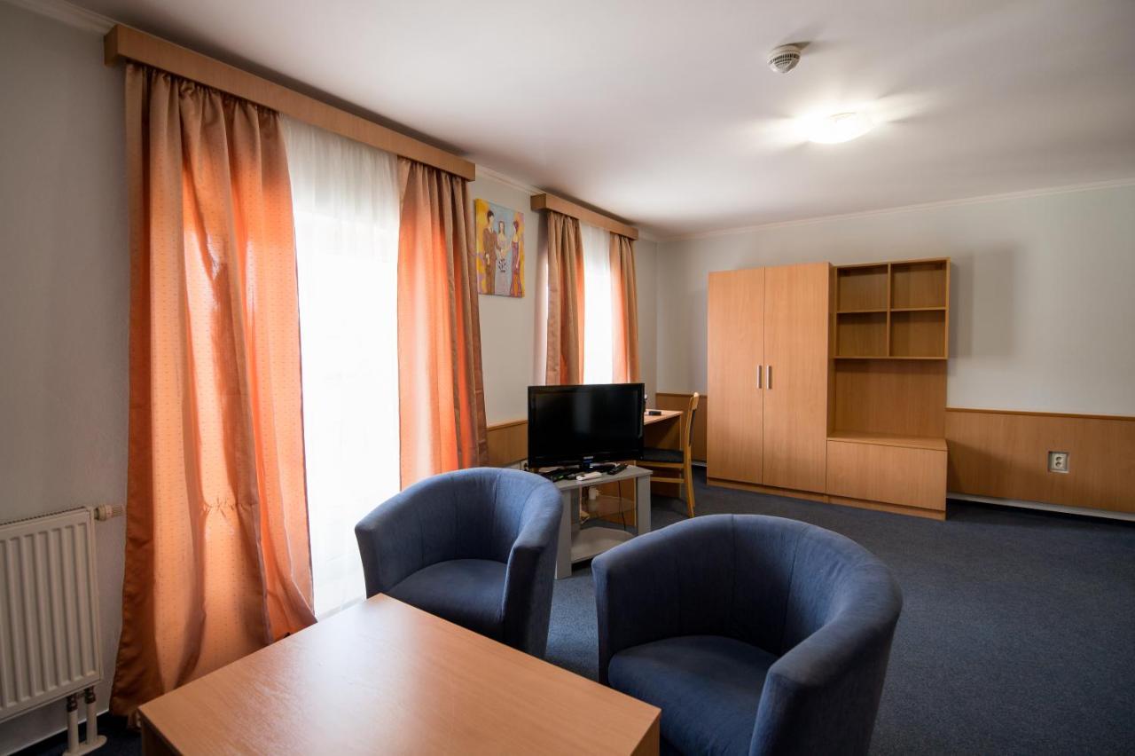 Hotel Clavis Lucenec Ngoại thất bức ảnh