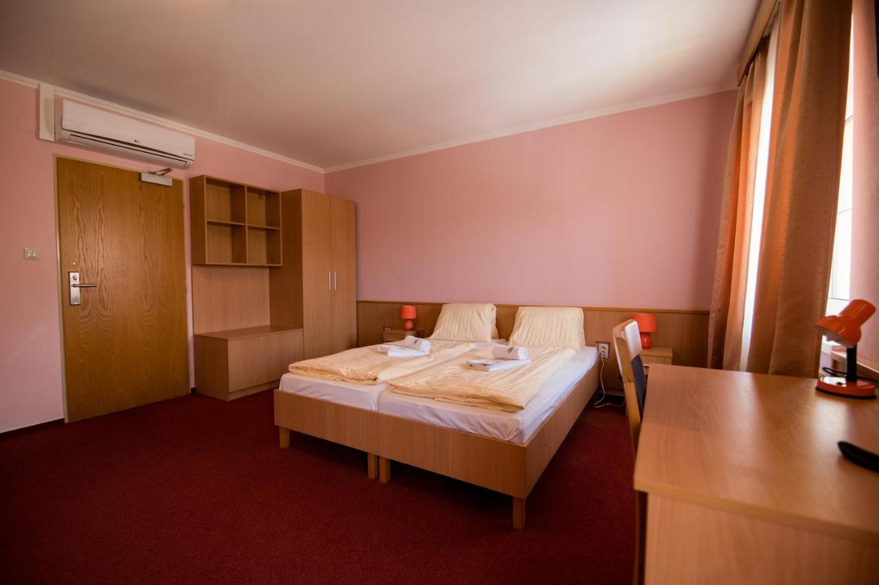 Hotel Clavis Lucenec Ngoại thất bức ảnh