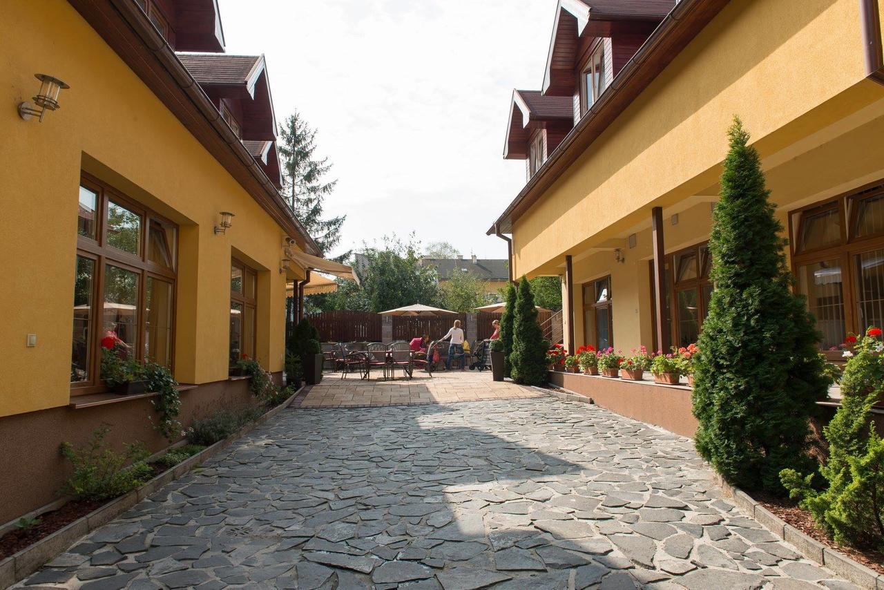 Hotel Clavis Lucenec Ngoại thất bức ảnh