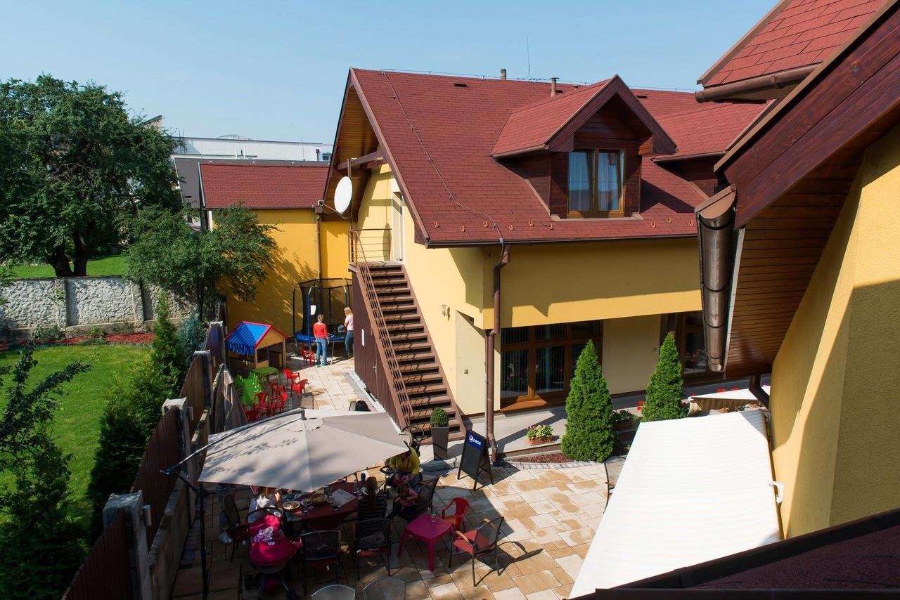Hotel Clavis Lucenec Ngoại thất bức ảnh