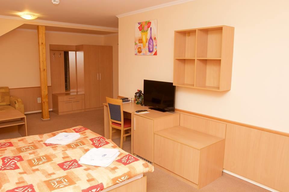 Hotel Clavis Lucenec Ngoại thất bức ảnh