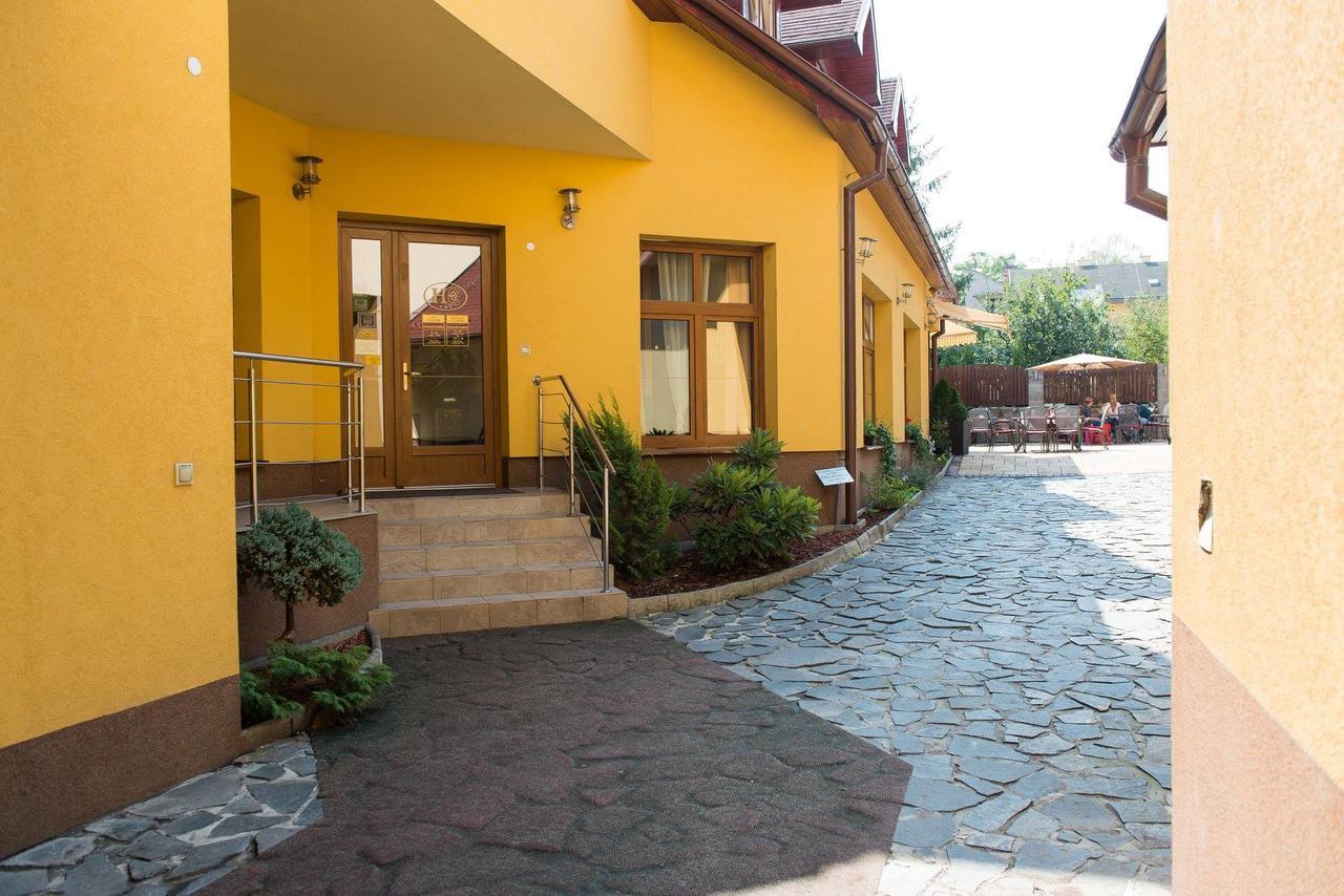 Hotel Clavis Lucenec Ngoại thất bức ảnh